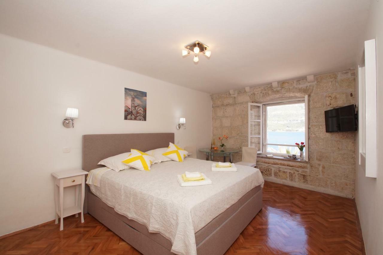 Guest House Holiday กอร์จูลา ภายนอก รูปภาพ