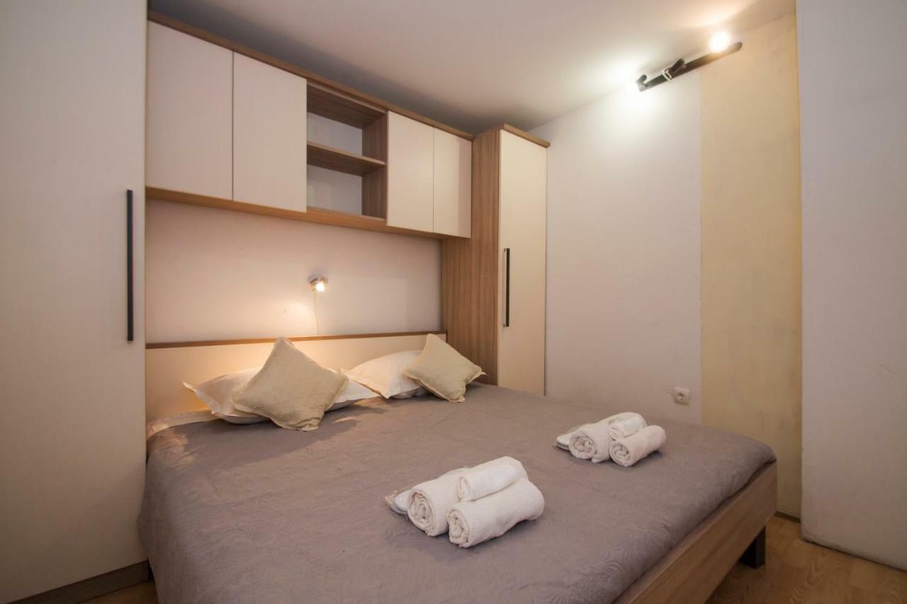 Guest House Holiday กอร์จูลา ภายนอก รูปภาพ
