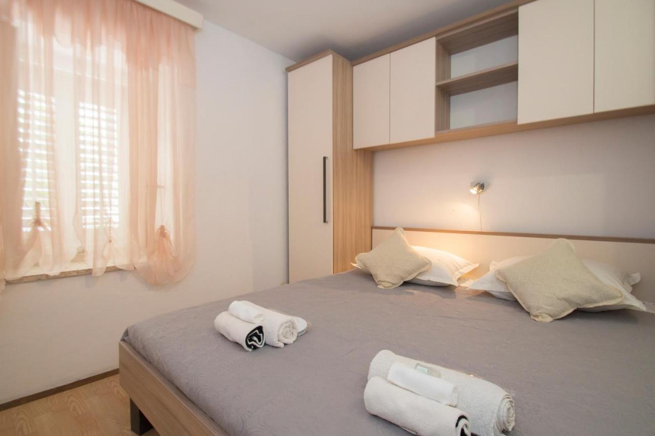 Guest House Holiday กอร์จูลา ภายนอก รูปภาพ